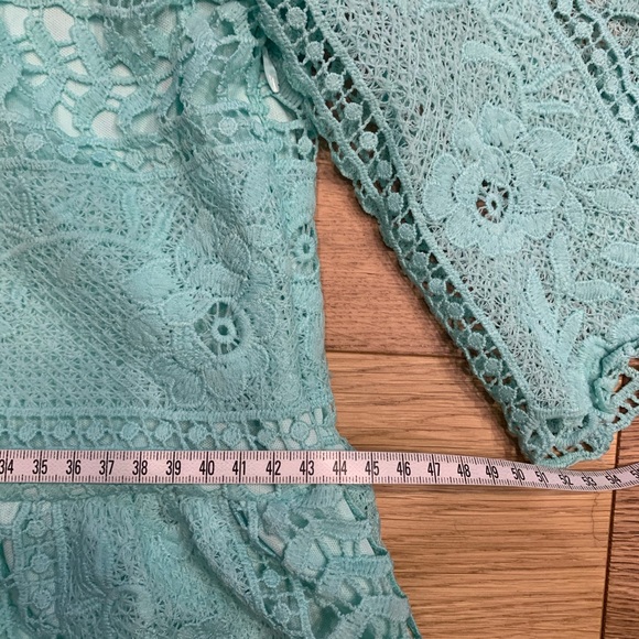 Mint green lace dress - Picture 5 of 6